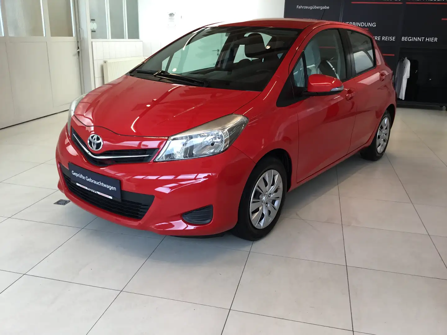 Toyota Yaris 1,0 VVT-i Active Rouge - 1