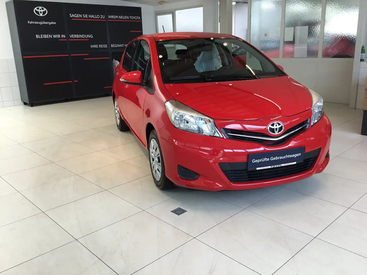 Toyota Yaris 1,0 VVT-i Active Rouge - 2