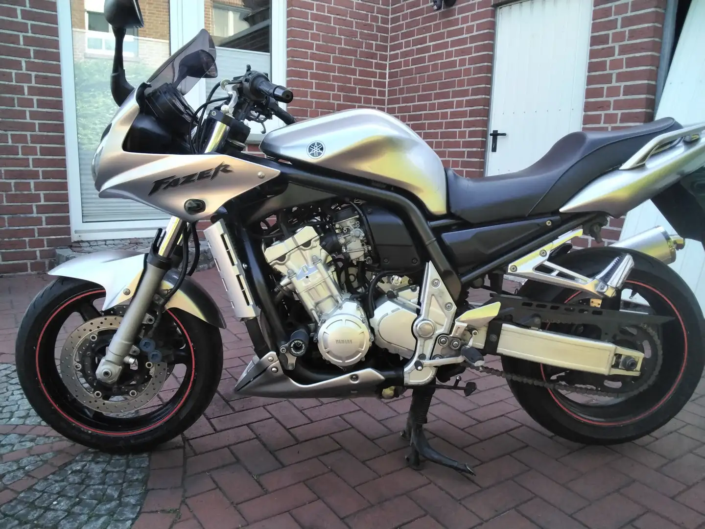 Yamaha FZS 1000 - 2