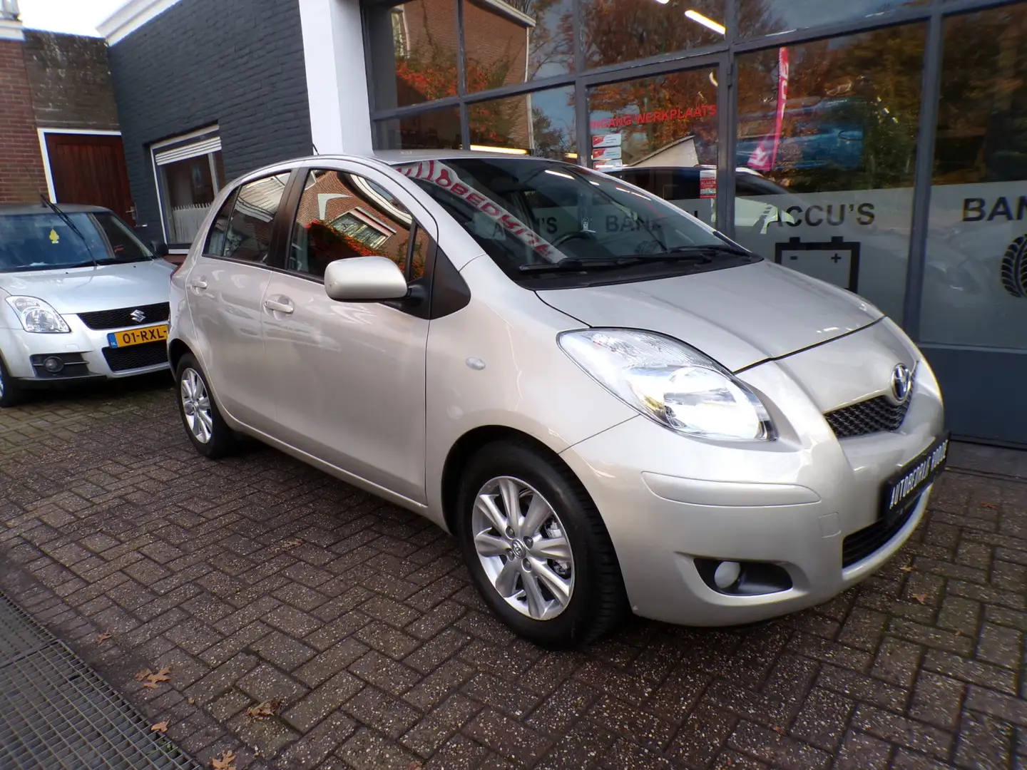 Toyota Yaris 1.3 VVTi Automaat 5-Drs PDC,TREKHAAK,GOED ONDERHOU Or - 2
