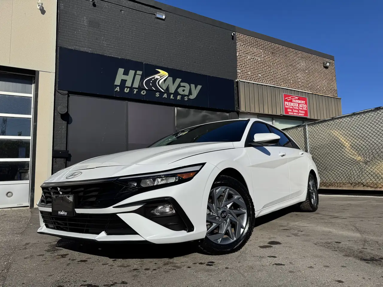 Hyundai ELANTRA photo Hyundai ELANTRA