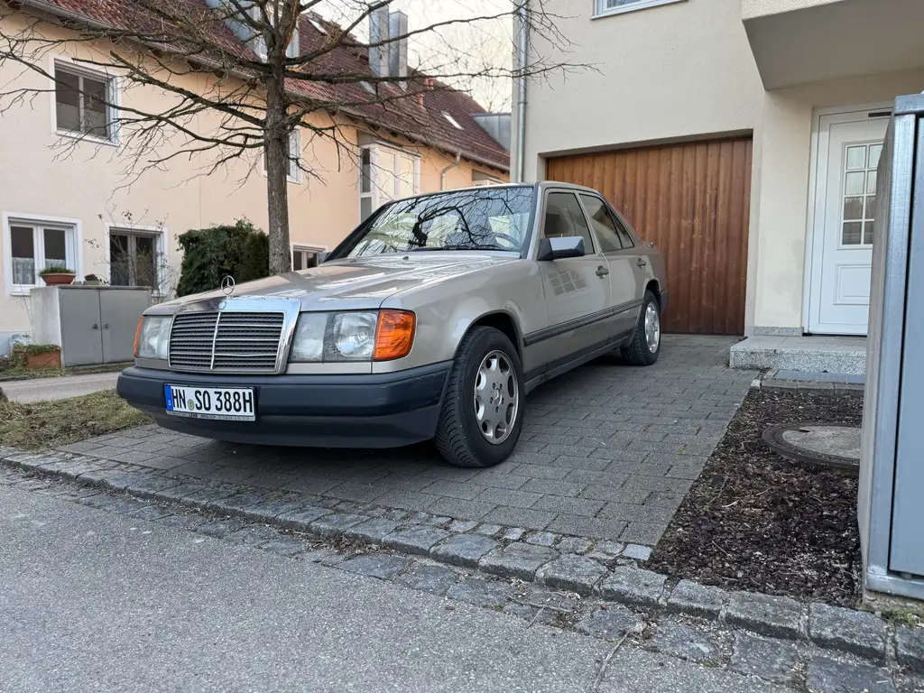 Mercedes-Benz E 230 1985 из Европы — купить под ключ