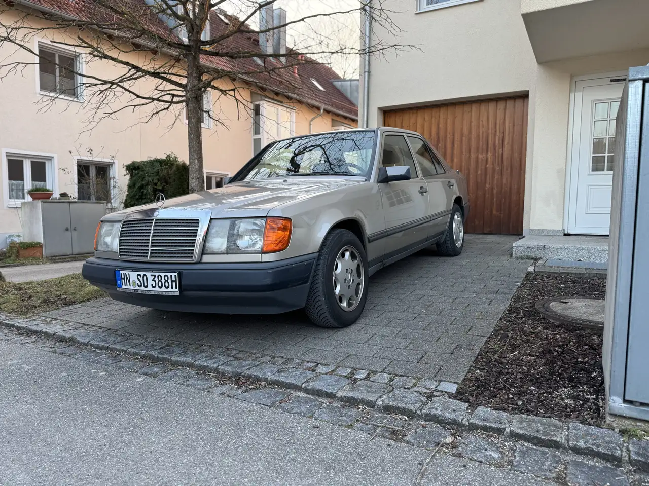 Mercedes-Benz E 230