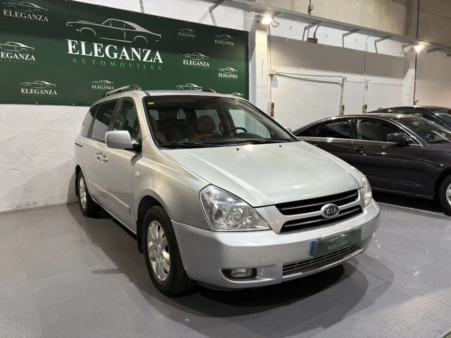 Kia Carnival 2.9CRDI EXII-Emotion Gris - 2