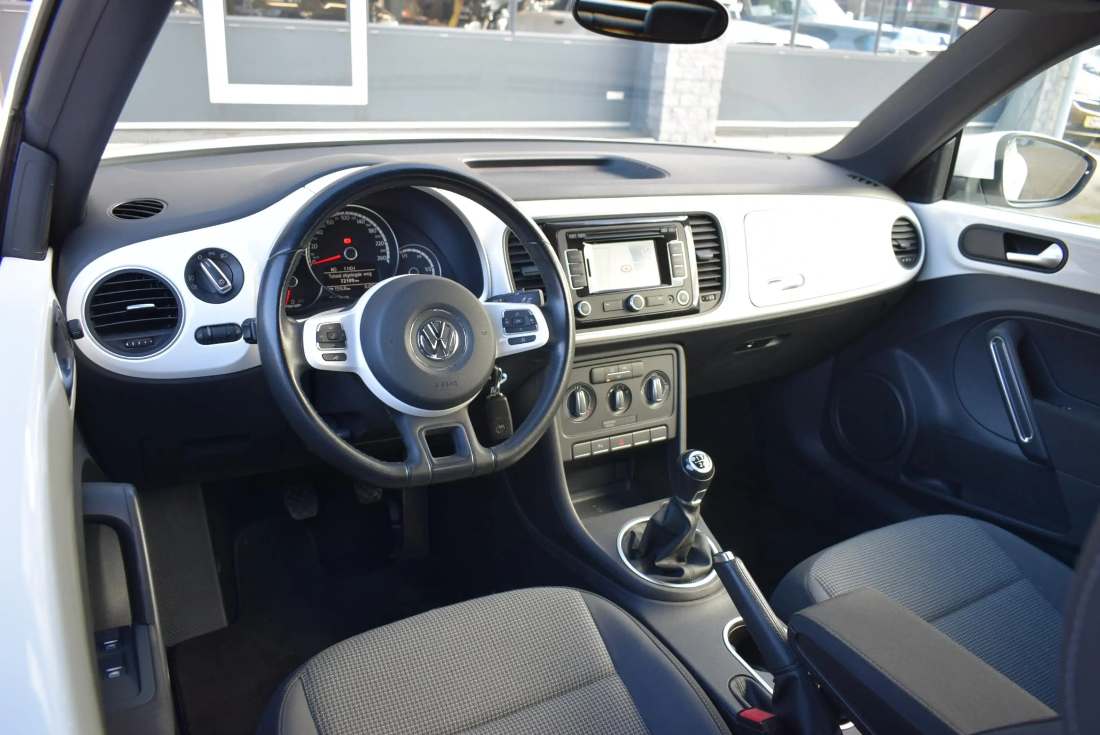 Volkswagen Beetle Cabriolet 1.2 TSI Design BlueMotion Navi Airco Km — photo 9