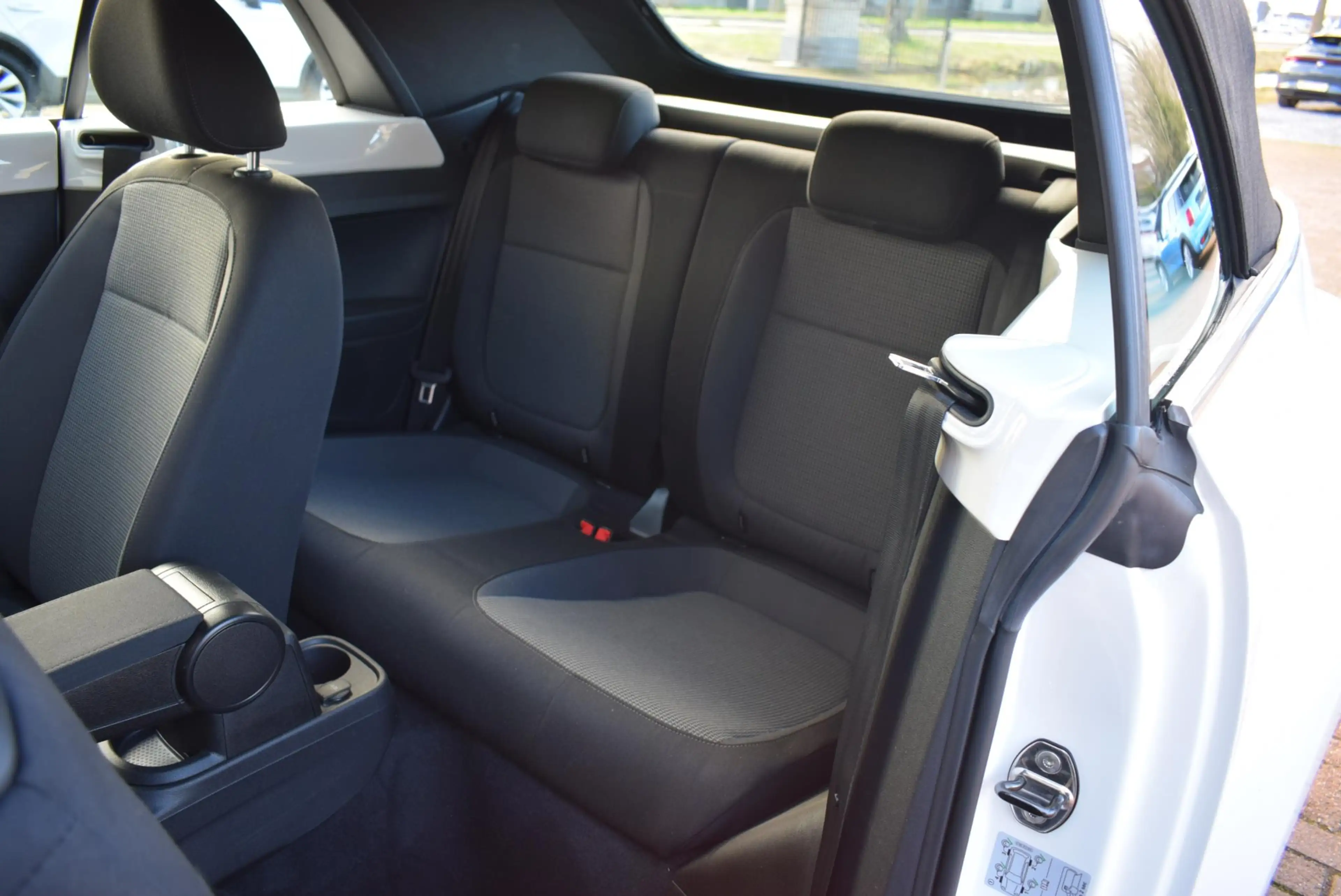 Volkswagen Beetle Cabriolet 1.2 TSI Design BlueMotion Navi Airco Km — photo 8