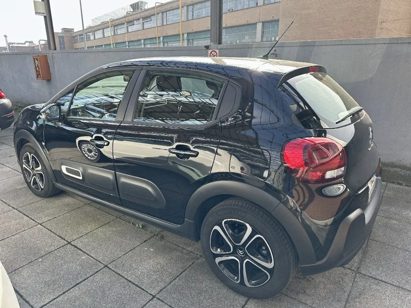 Citroen C3 BlueHDi 100 S&S Feel Pack Schwarz - 2