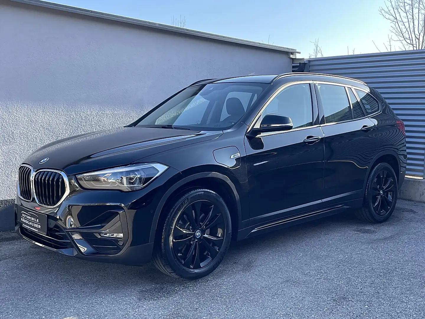 BMW X1 xDrive25e PHEV Aut.SPORTLINE/ACC/18"/PARKASS/NA... Schwarz - 1