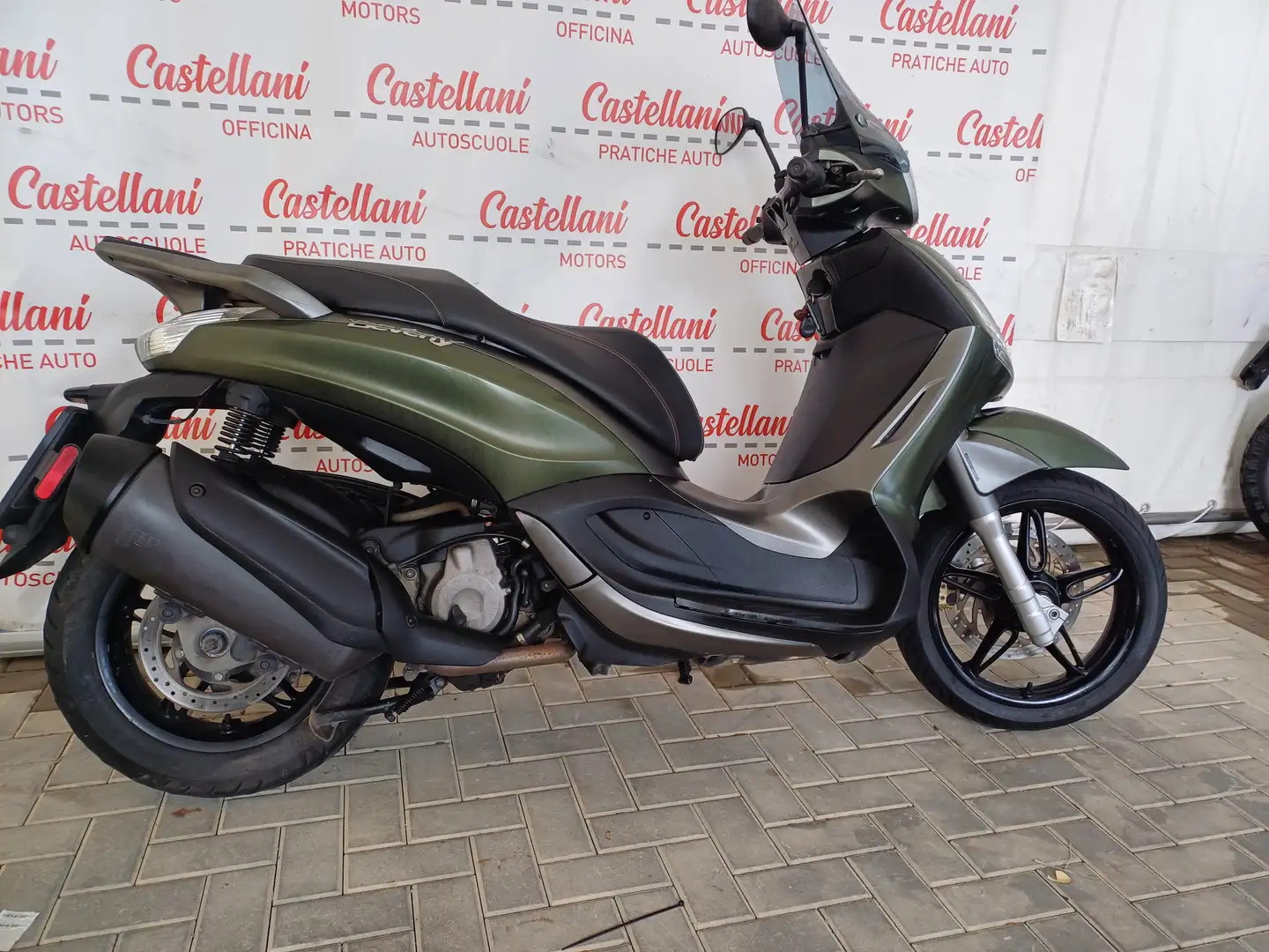 Piaggio Beverly 350 PIAGGIO BEVERLY 350 SPORT TOURING 2018 KM 47.960 Verde - 2