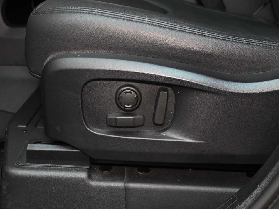 2024 Land Rover Defender P300/5YRS 160KM CPO INCLUDED!!!!!! thumb 12