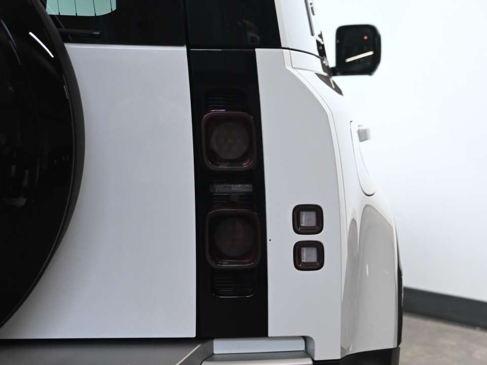 2024 Land Rover Defender P300/5YRS 160KM CPO INCLUDED!!!!!! thumb 27