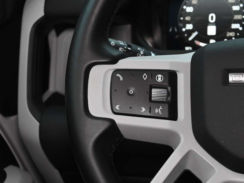 2024 Land Rover Defender P300/5YRS 160KM CPO INCLUDED!!!!!! thumb 19