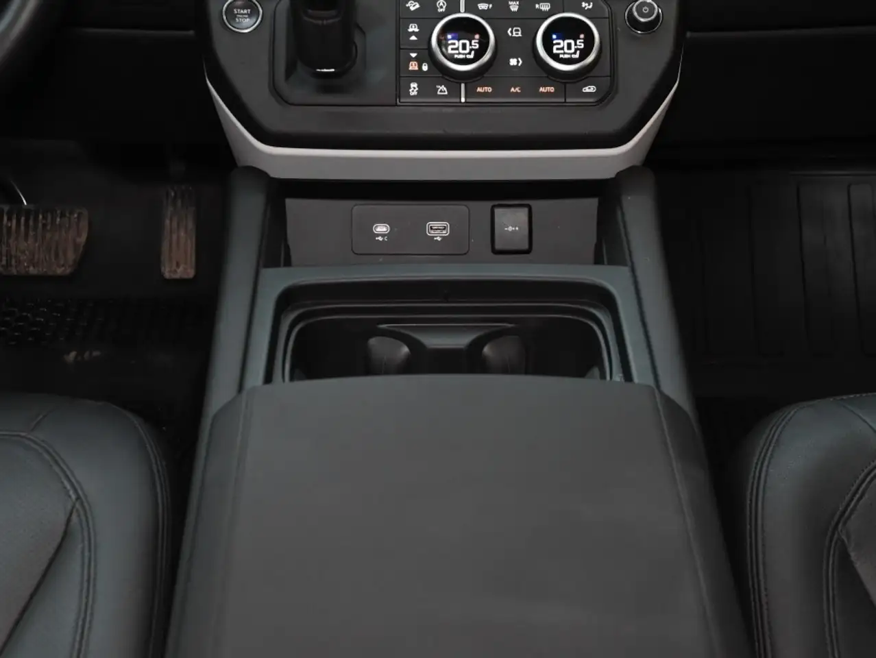 Land Rover Defender снимка Land Rover Defender