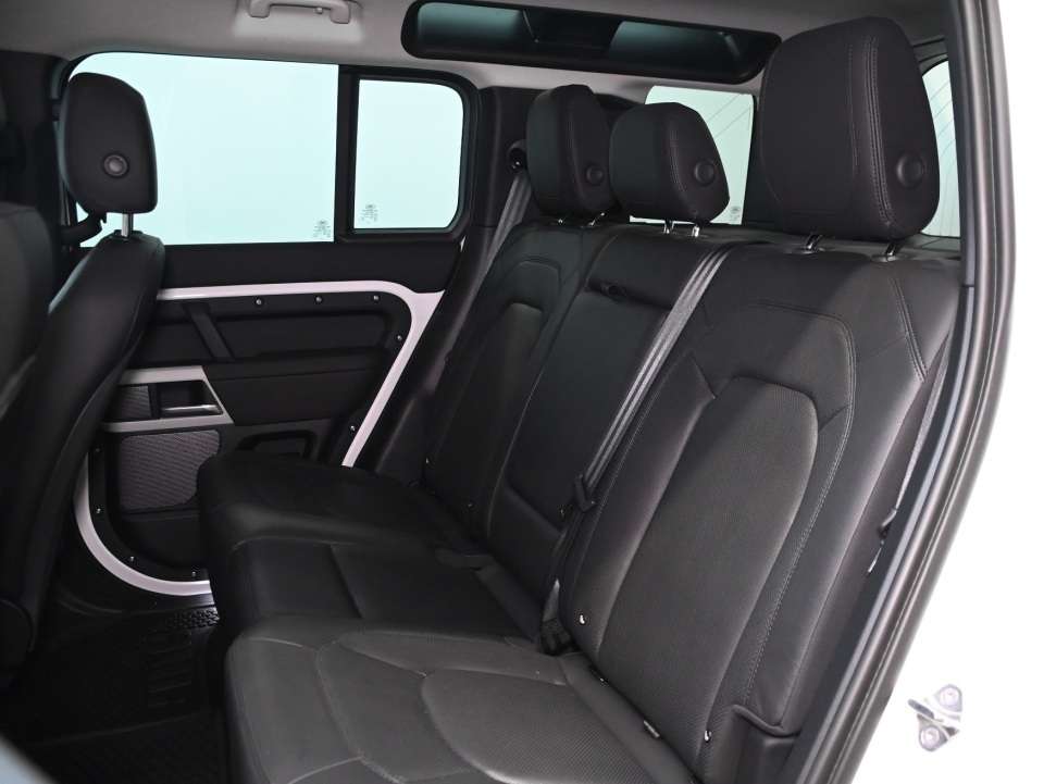 2024 Land Rover Defender P300/5YRS 160KM CPO INCLUDED!!!!!! alt 4