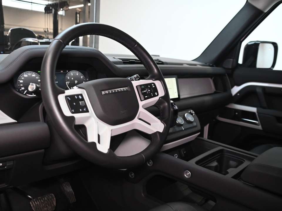 2024 Land Rover Defender P300/5YRS 160KM CPO INCLUDED!!!!!! alt 3