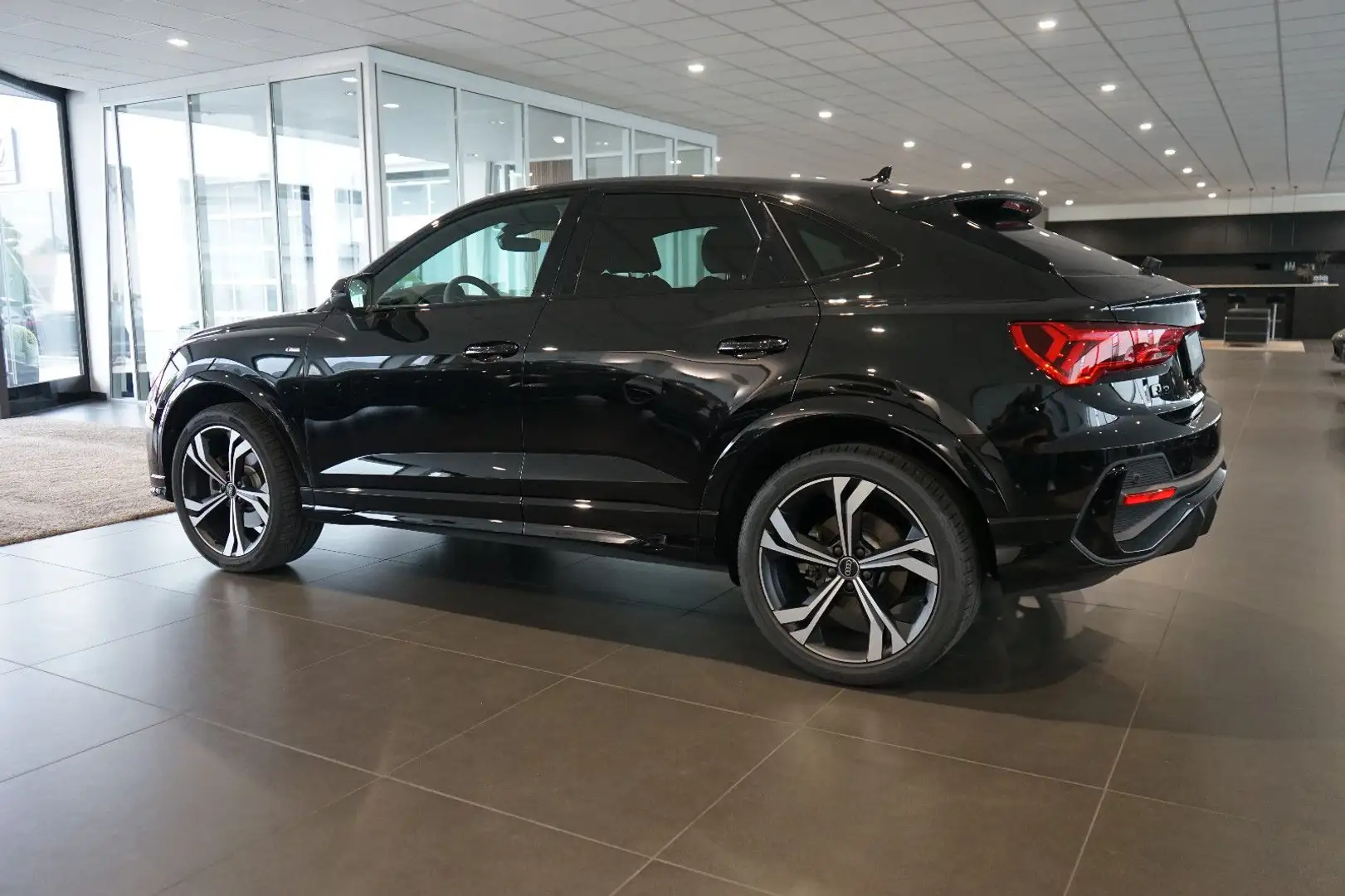 Audi Q3 Sportback 40 TDI quattro S line | Pano Schwarz - 2