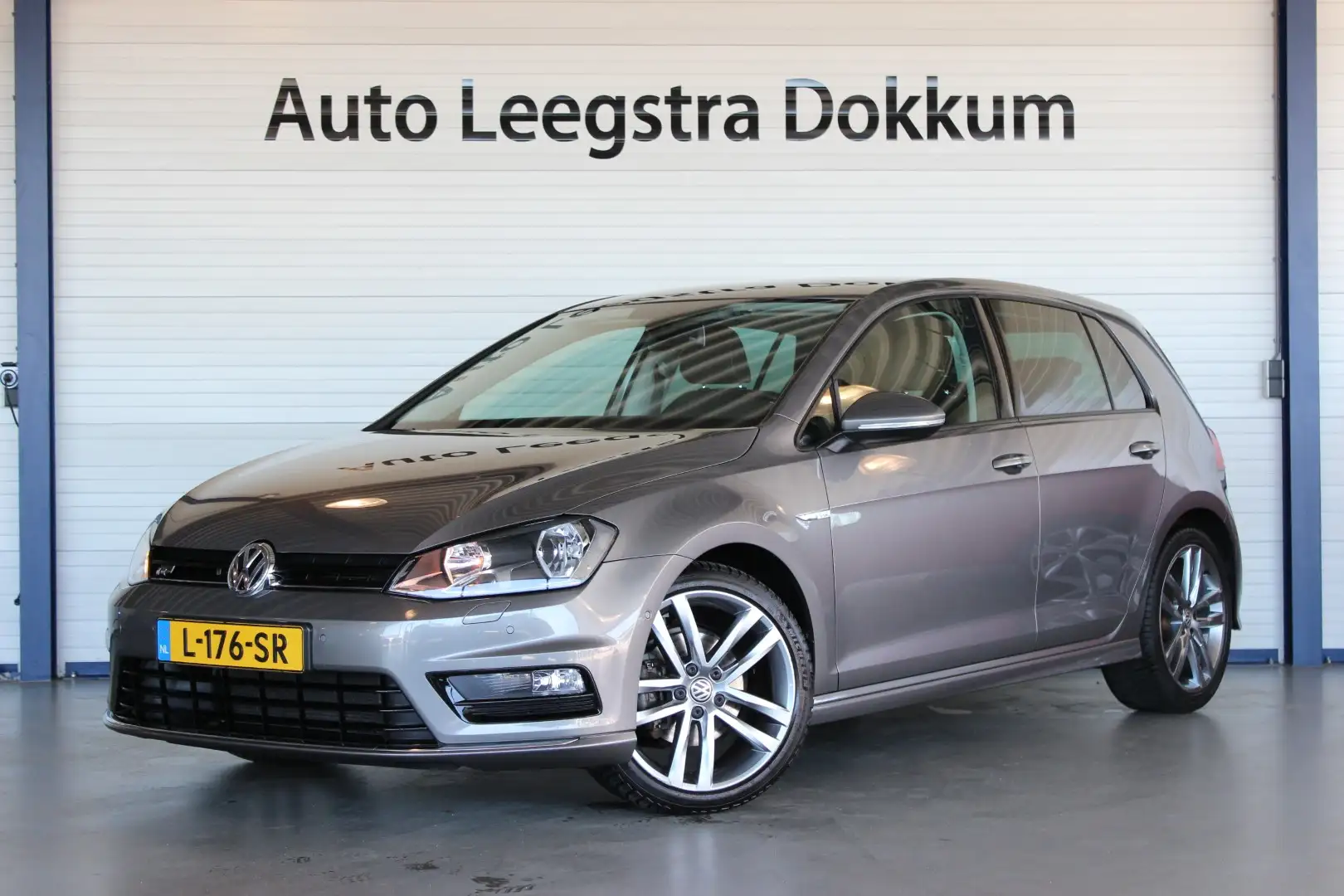 Volkswagen Golf 1.4 TSI Cup / R-Line Automaat | Cruise | Navi | Cl Grijs - 1