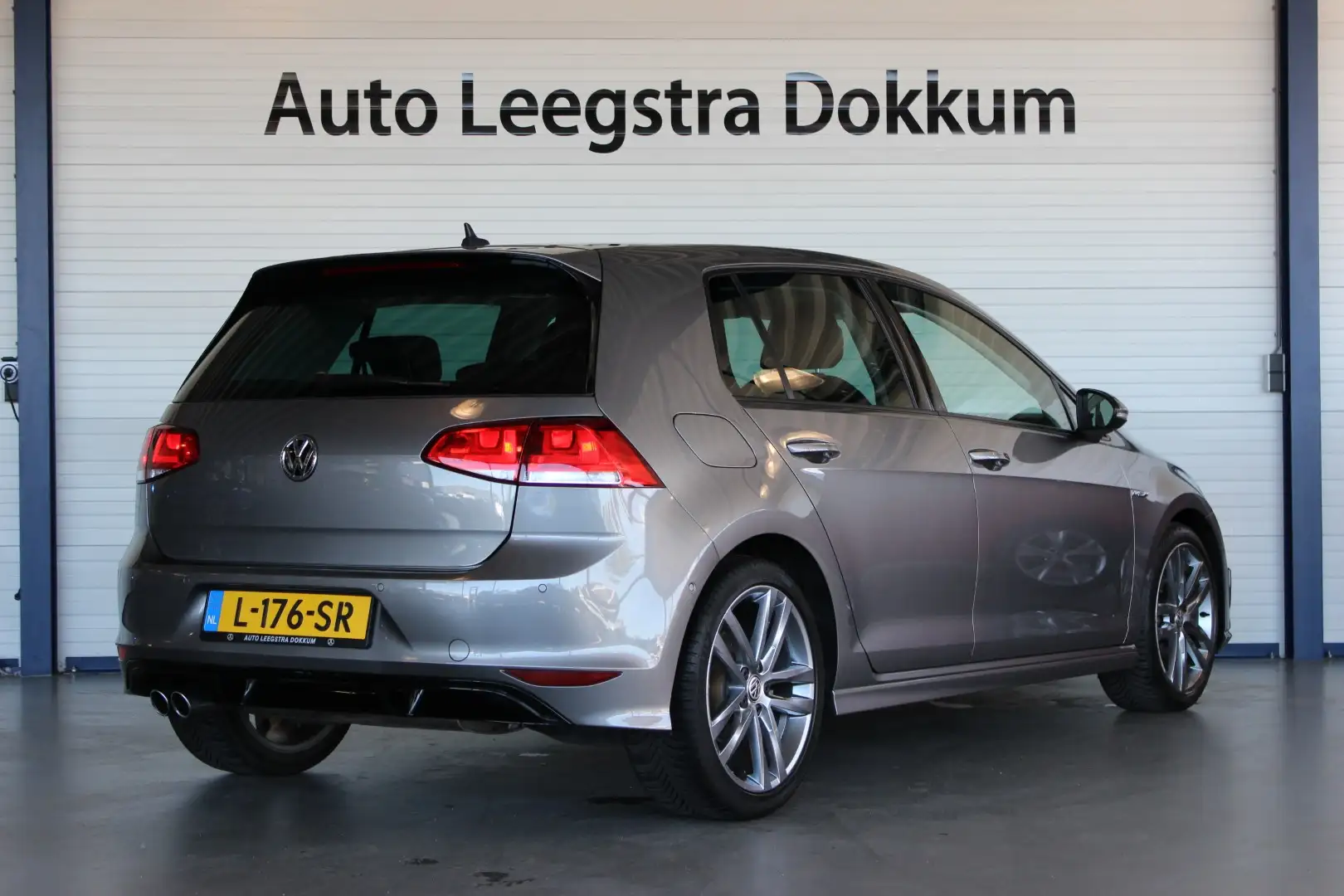 Volkswagen Golf 1.4 TSI Cup / R-Line Automaat | Cruise | Navi | Cl Grijs - 2