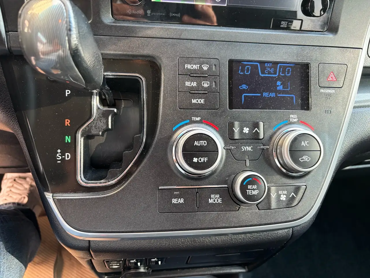 Toyota Sienna снимка Toyota Sienna