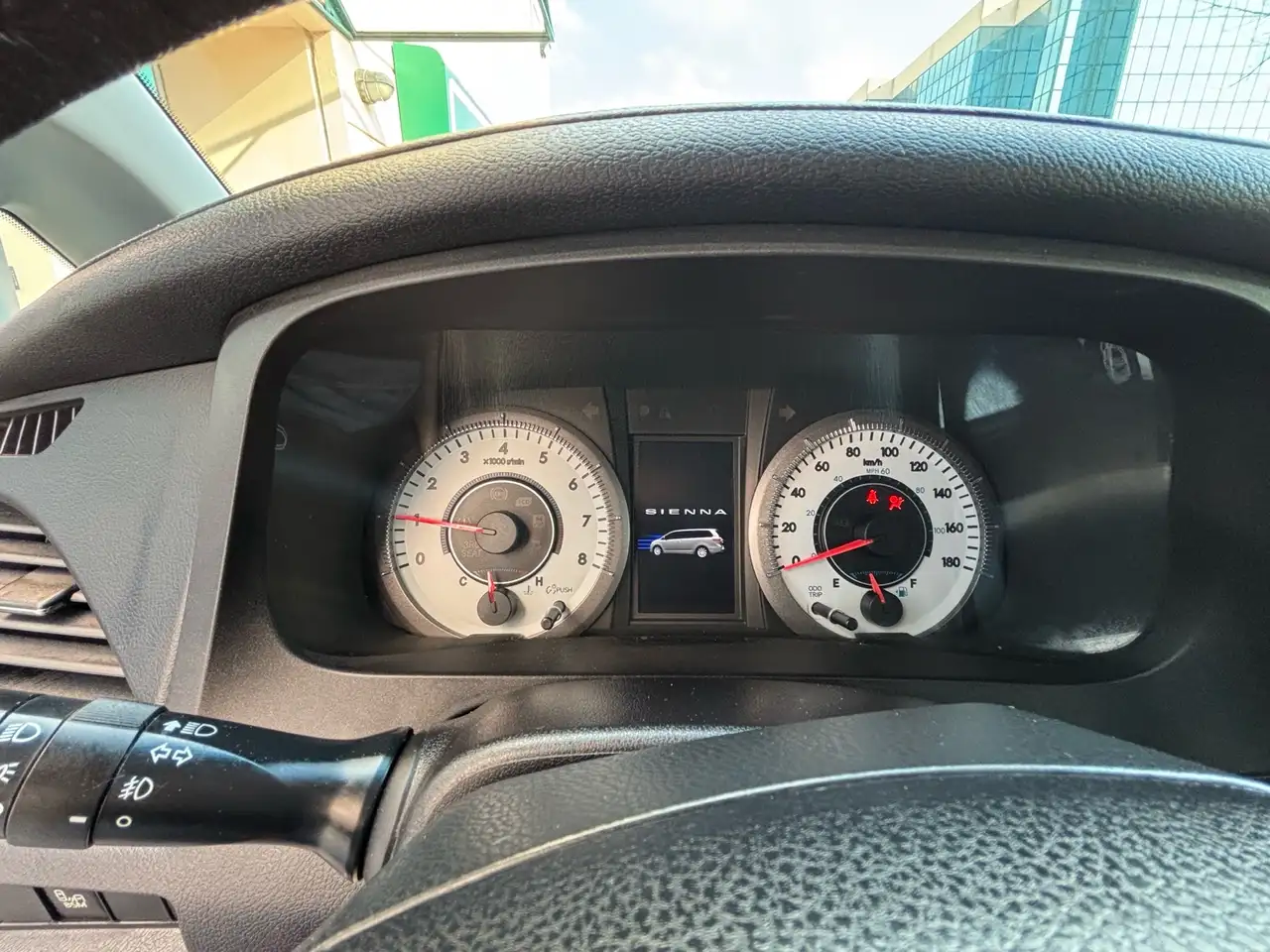 Toyota Sienna снимка Toyota Sienna