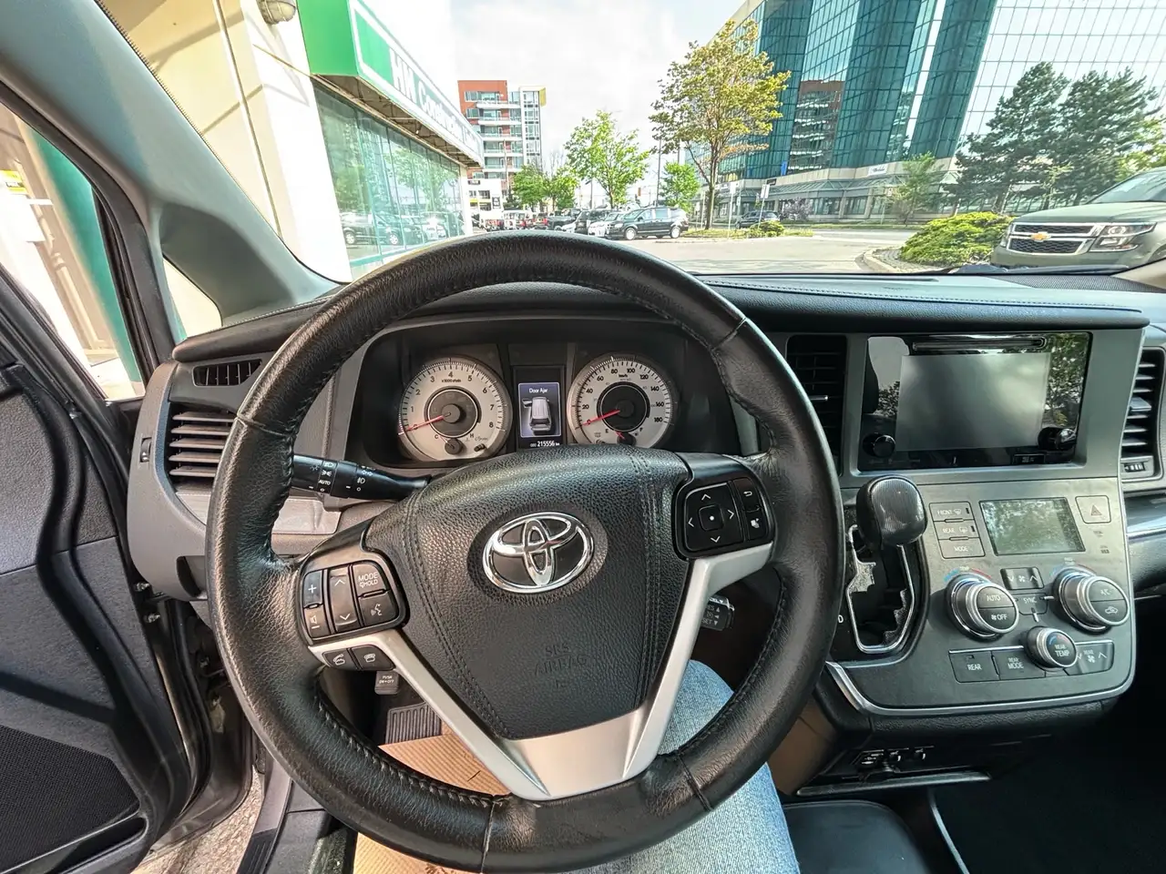 Toyota Sienna снимка Toyota Sienna