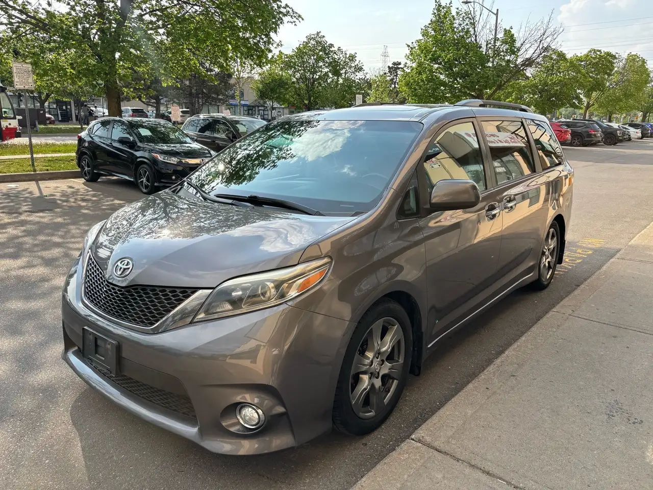 Toyota Sienna снимка Toyota Sienna