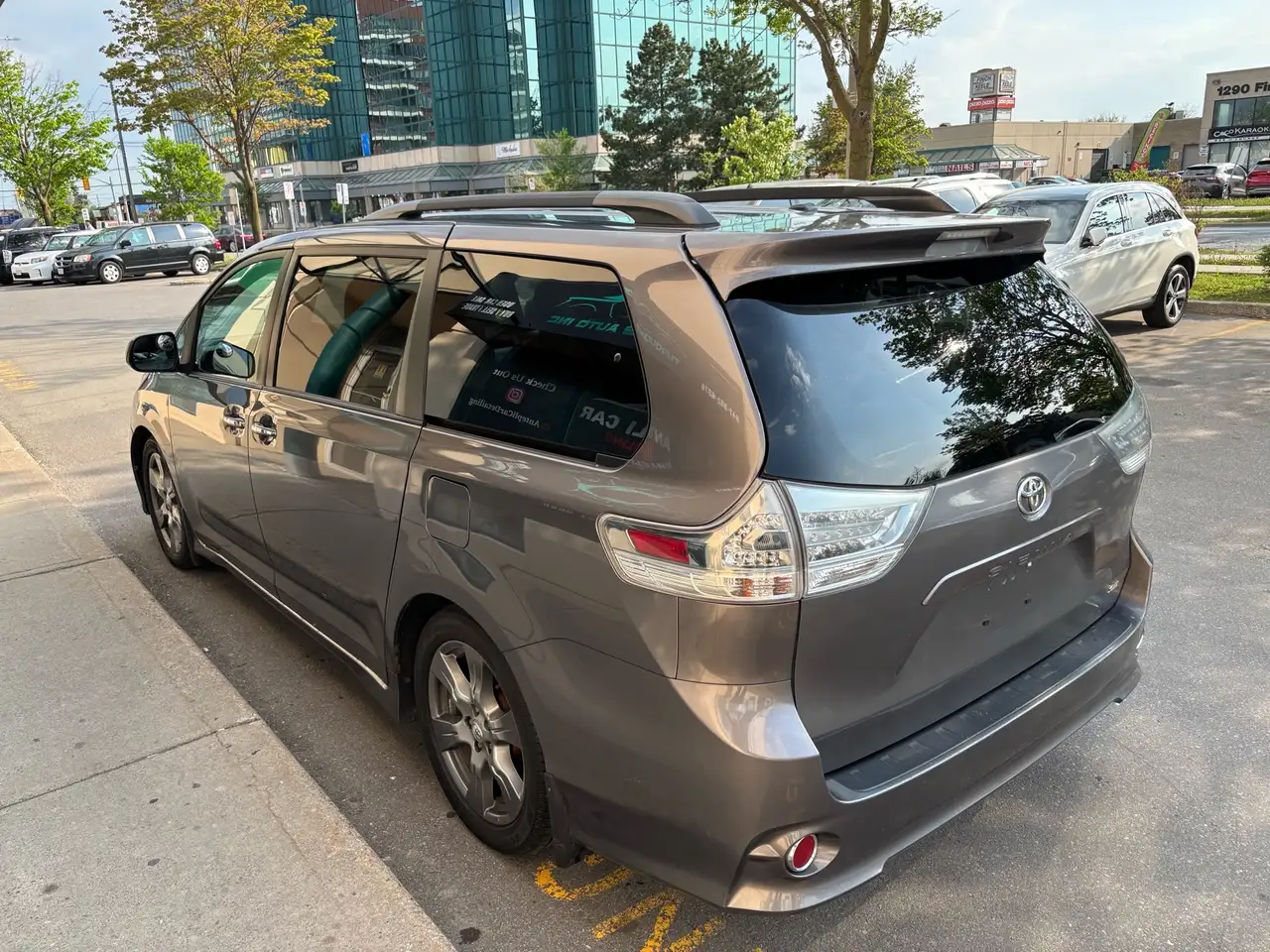 Toyota Sienna снимка Toyota Sienna