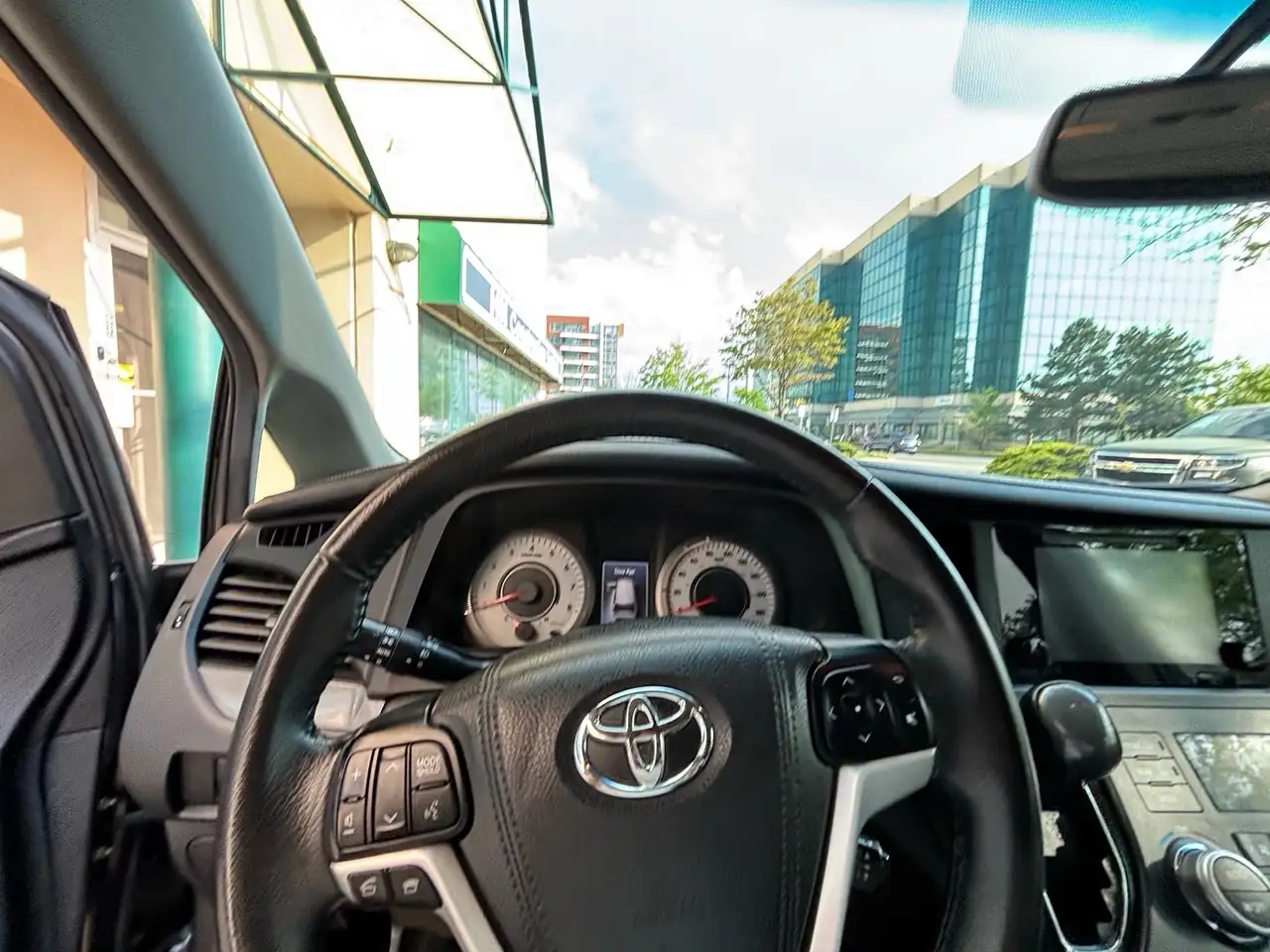 Toyota Sienna снимка Toyota Sienna