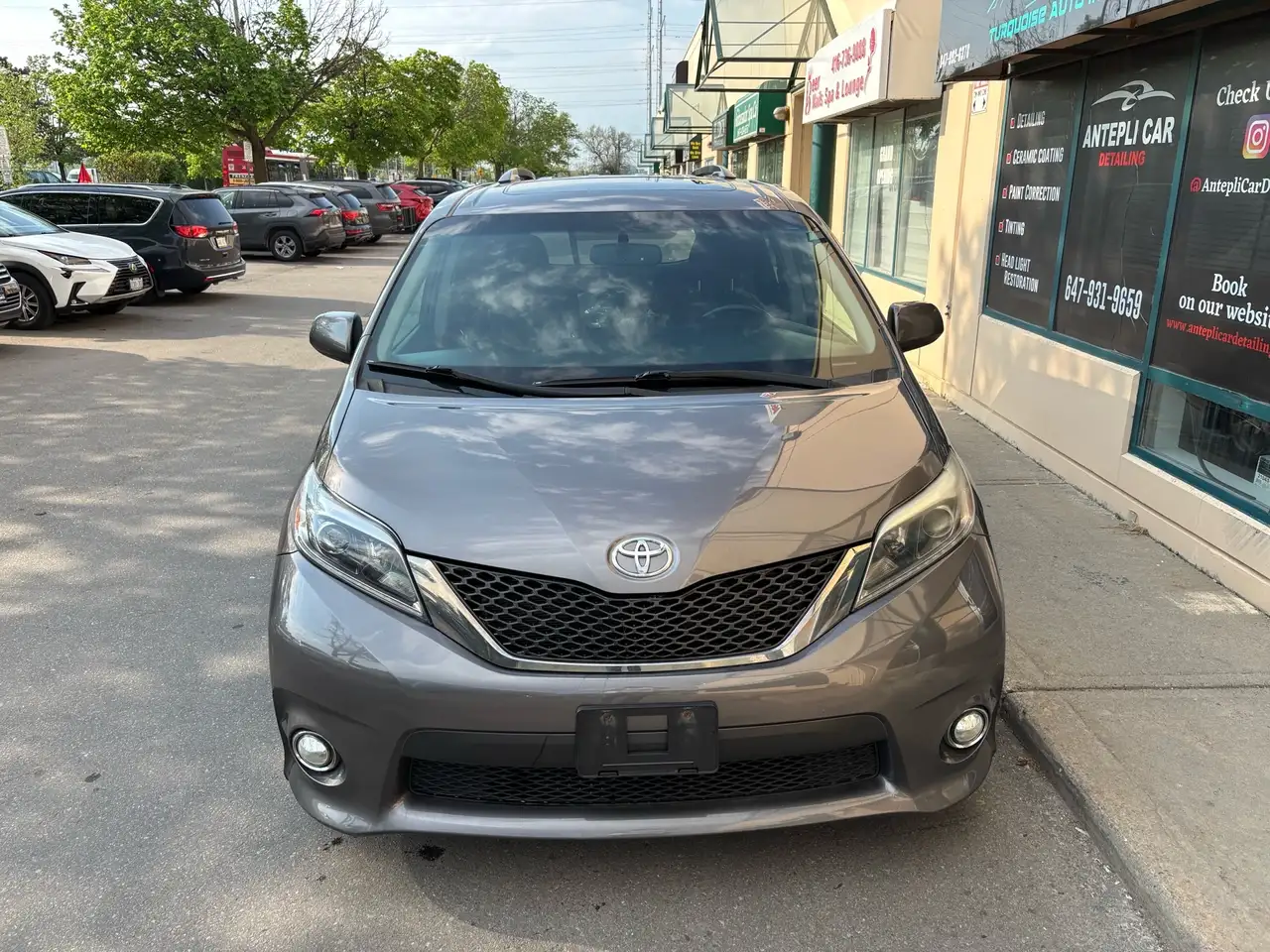 Toyota Sienna снимка Toyota Sienna