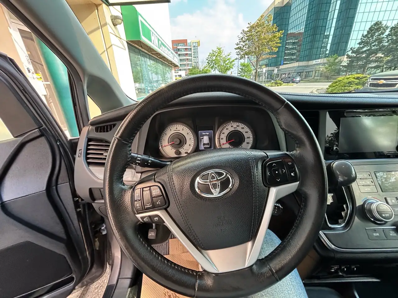 Toyota Sienna снимка Toyota Sienna