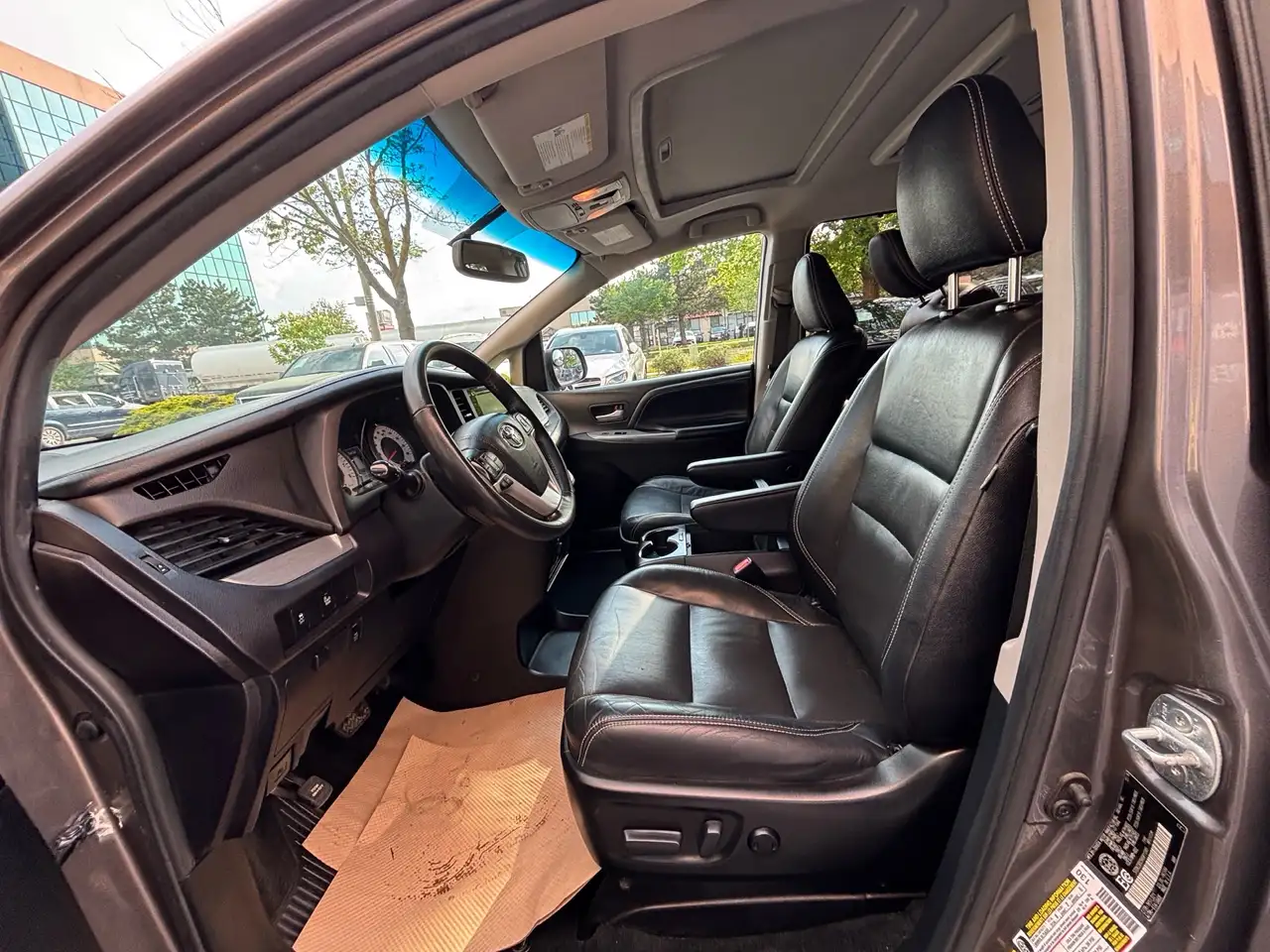 Toyota Sienna снимка Toyota Sienna