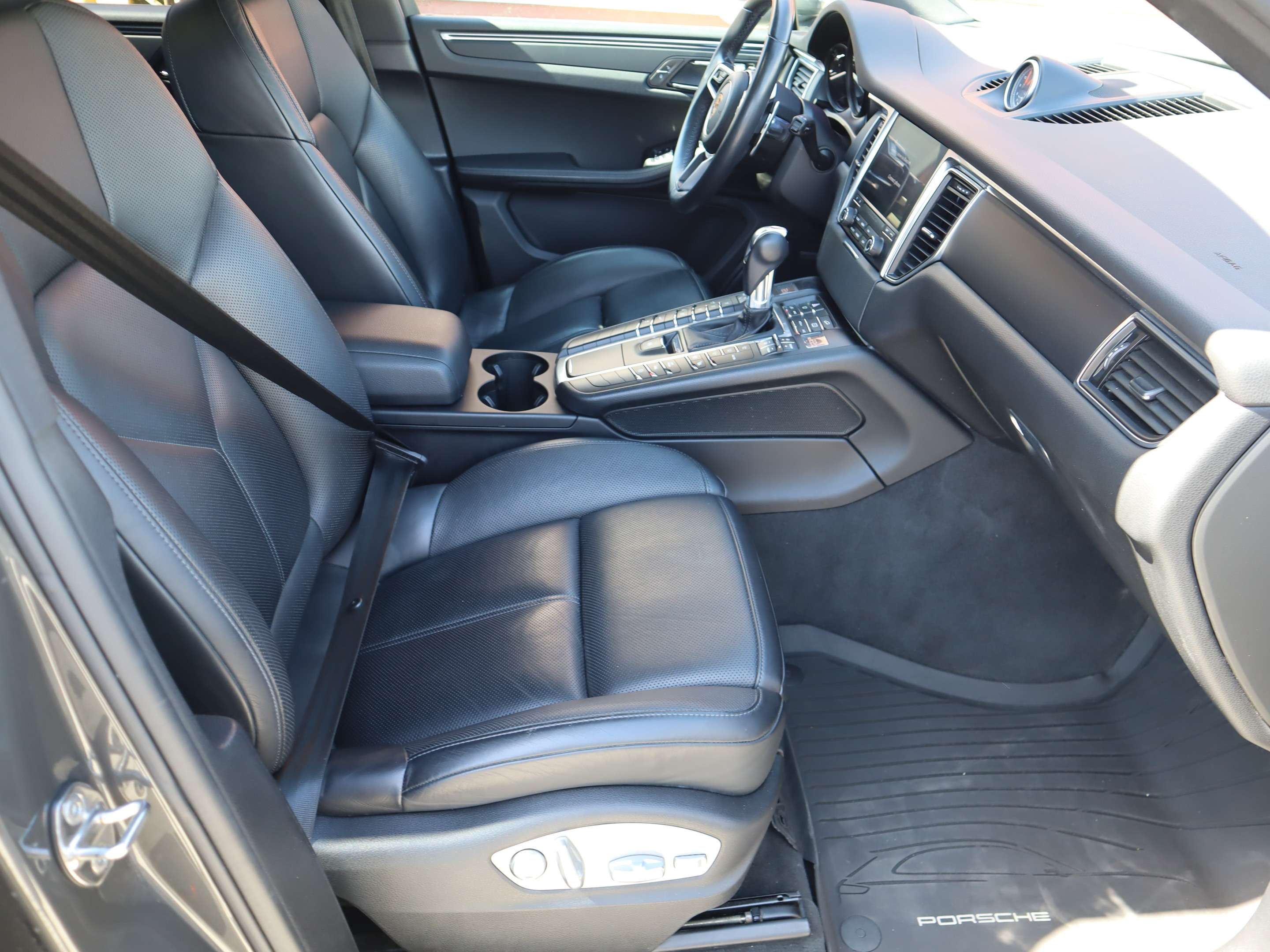 2018 Porsche Macan AWD thumb 26