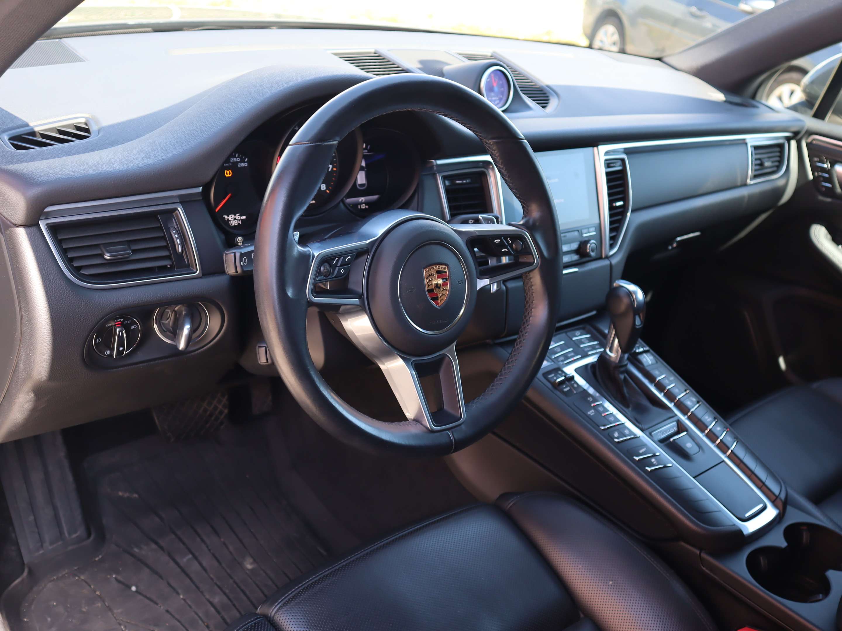 2018 Porsche Macan AWD thumb 12