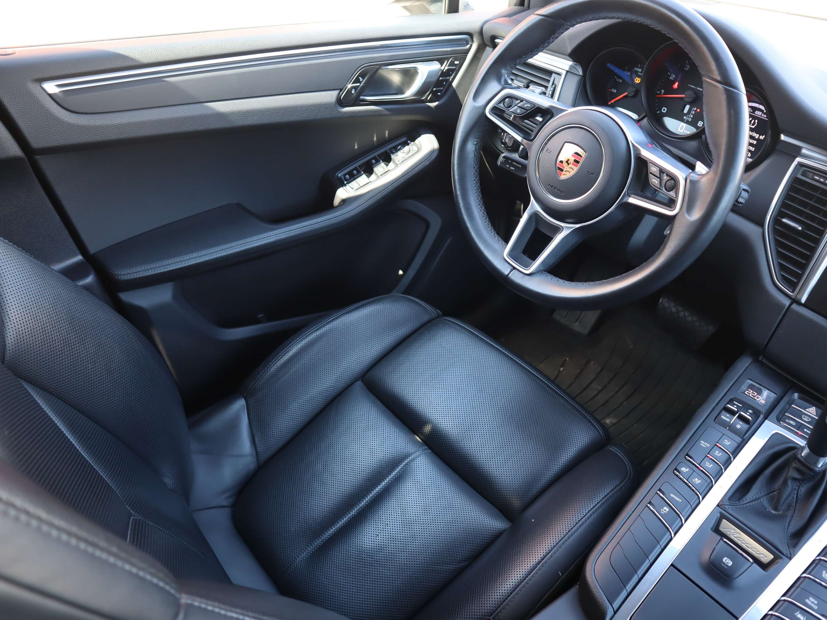 2018 Porsche Macan AWD thumb 15
