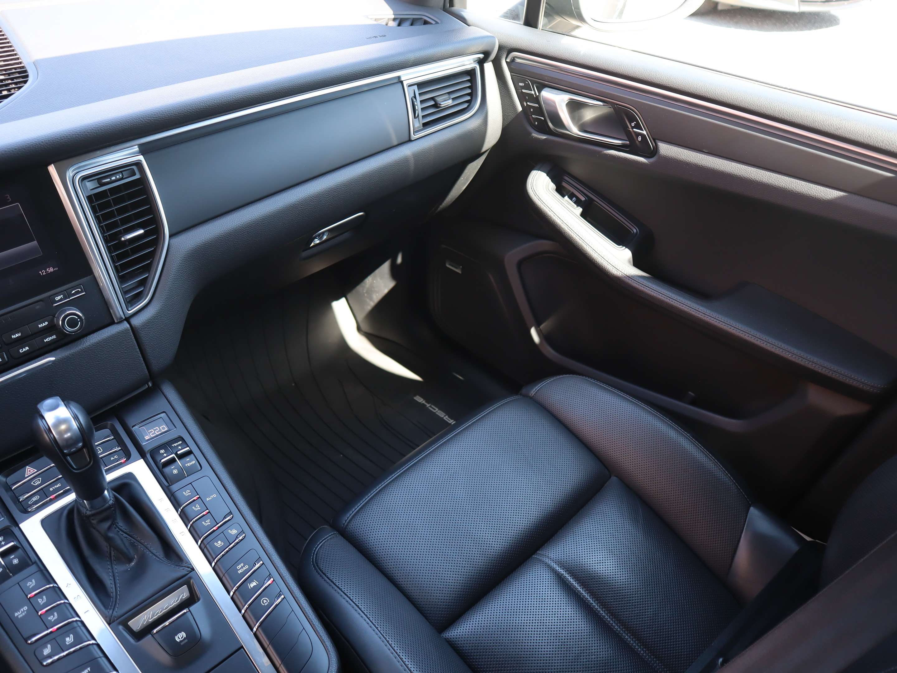 2018 Porsche Macan AWD thumb 17