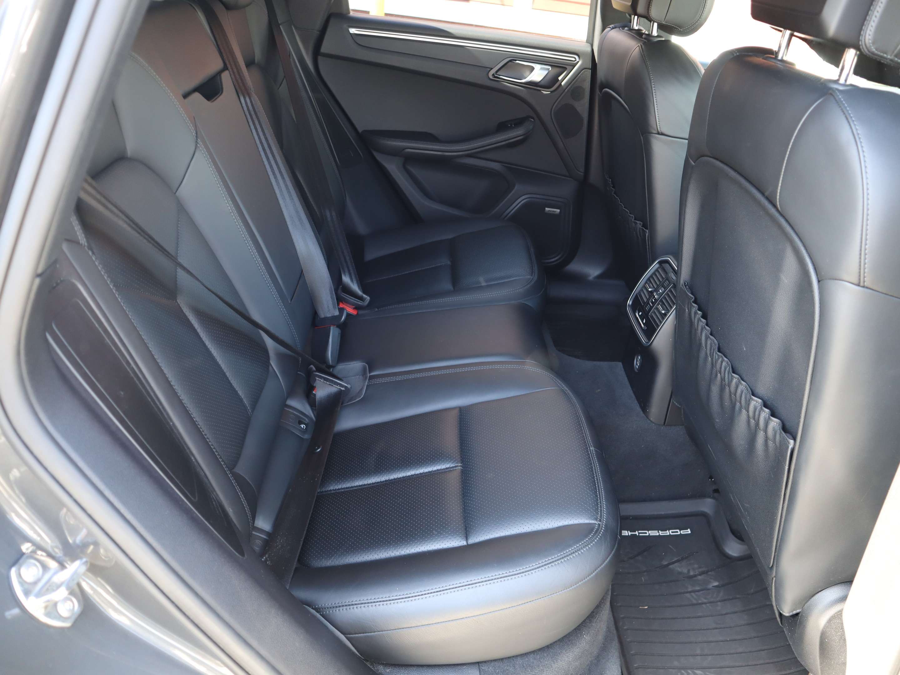 2018 Porsche Macan AWD thumb 28