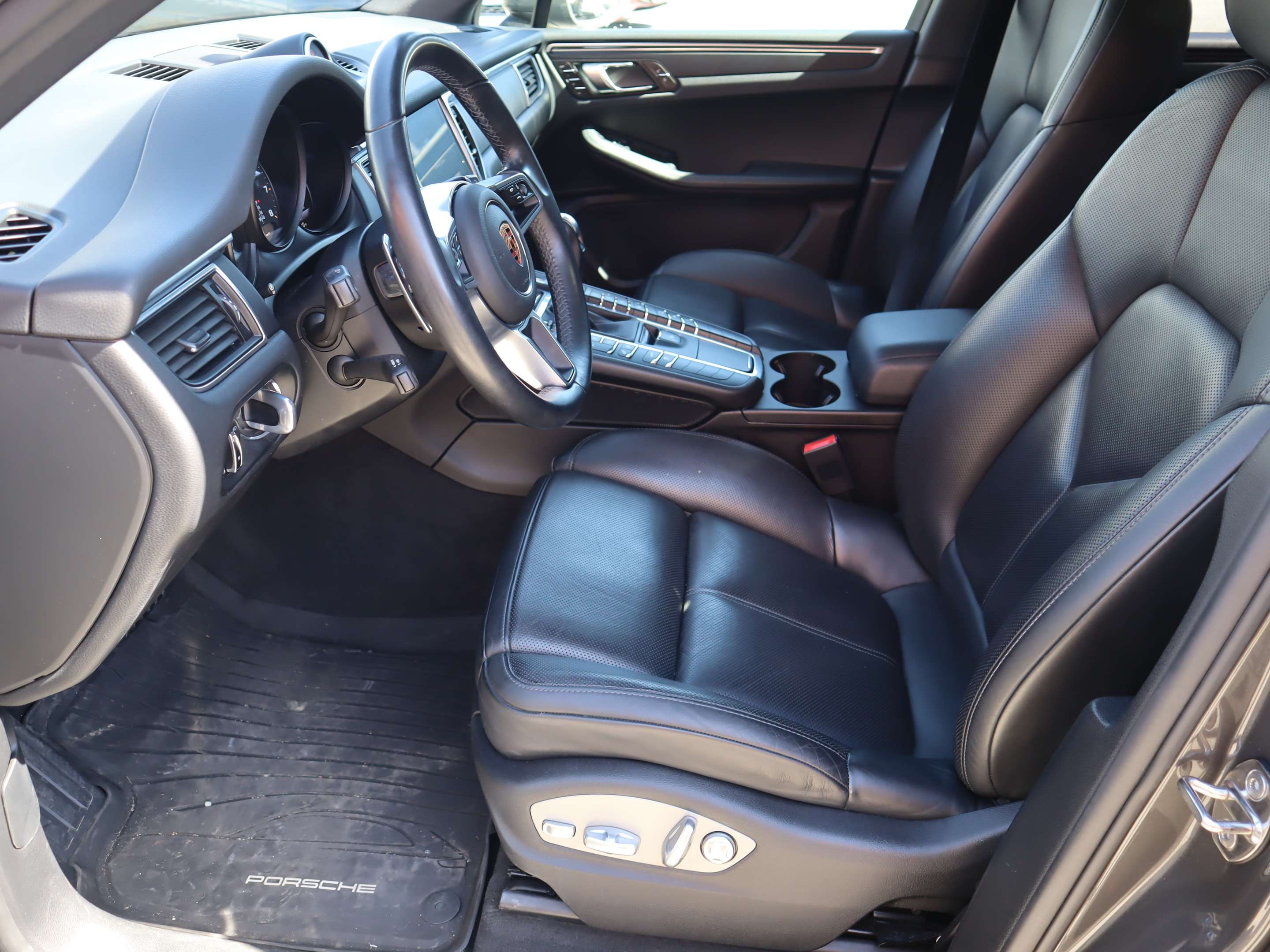 2018 Porsche Macan AWD thumb 13