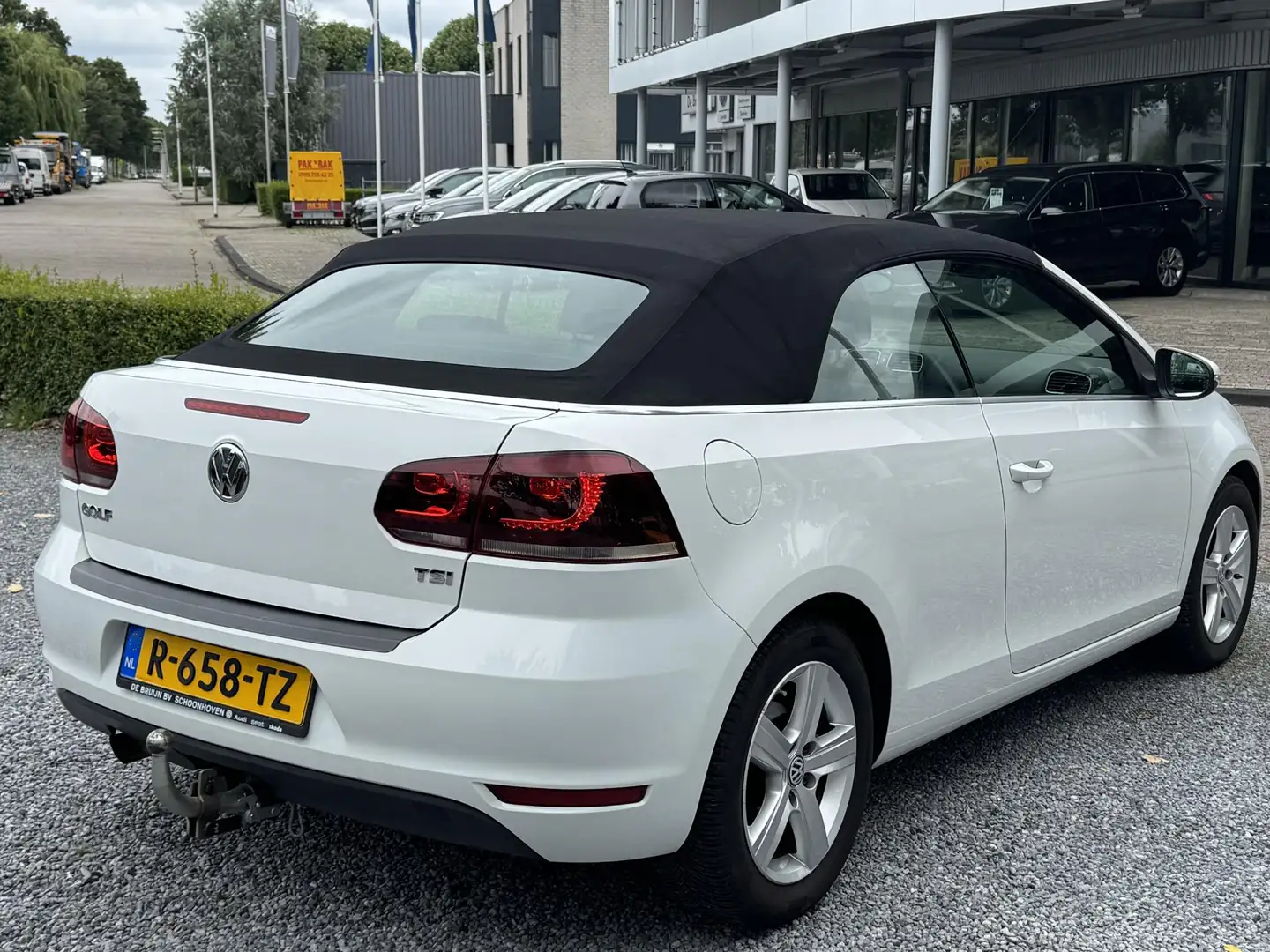 Volkswagen Golf Cabriolet 1.2 TSI BlueMotion (Trekhaak,Airco,LM,Cruise) Wit - 2