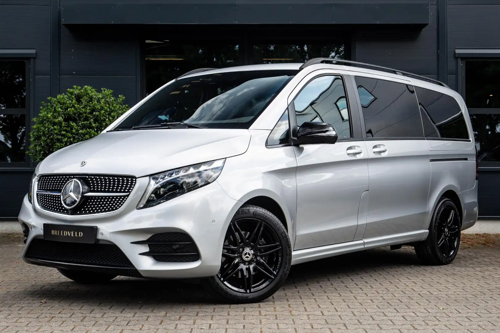 Mercedes-Benz V 300 300d 4-MATIC Lang Exclusive, 6 persoons Grau - 1