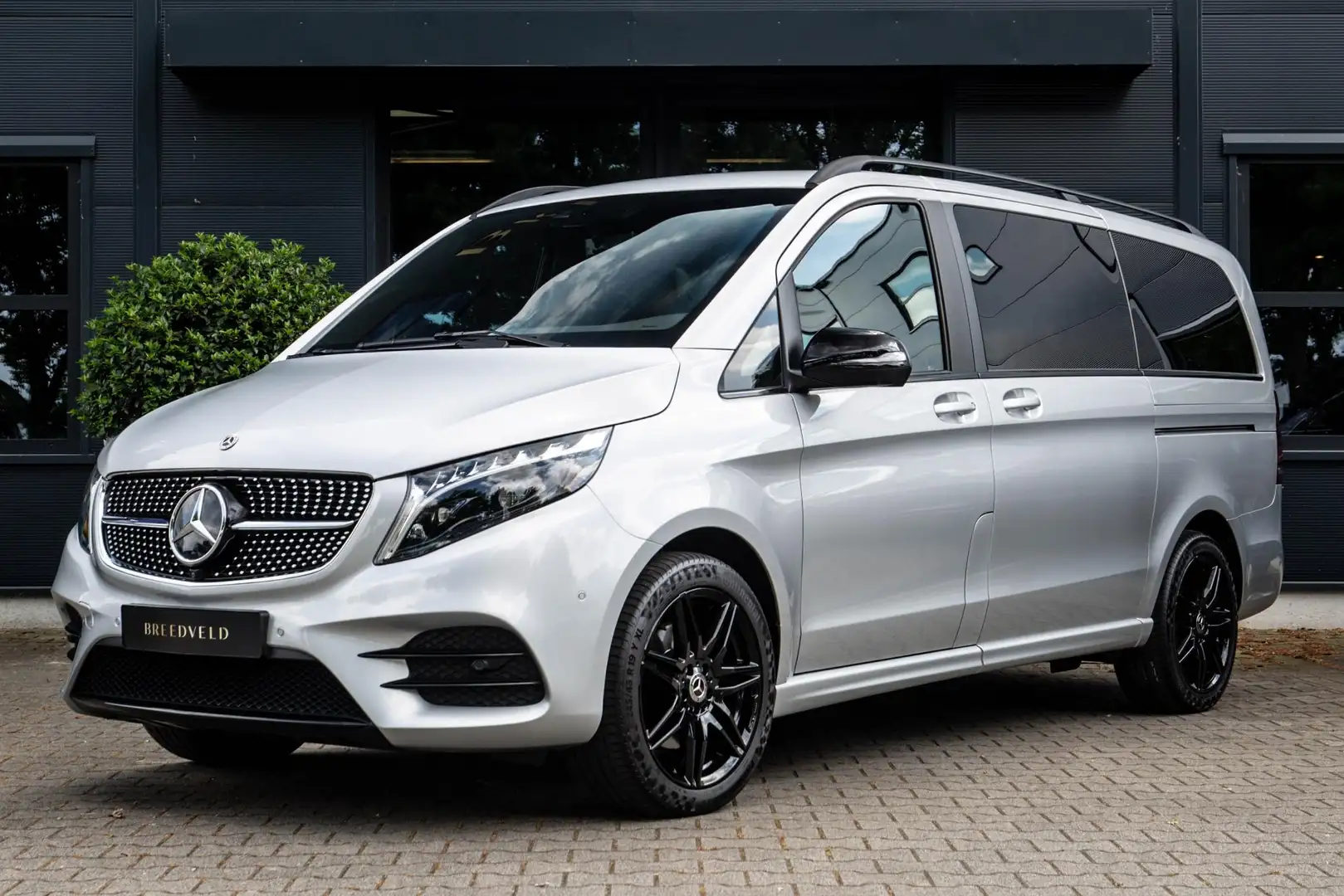 Mercedes-Benz V 300 300d 4-MATIC Lang Exclusive, 6 persoons Grau - 2