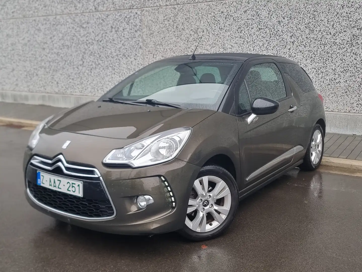 Citroen DS3 DS3 Cabrio 1.2 VTi Chic Brons - 1