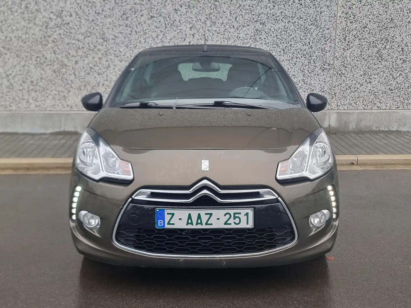 Citroen DS3 DS3 Cabrio 1.2 VTi Chic Brons - 2