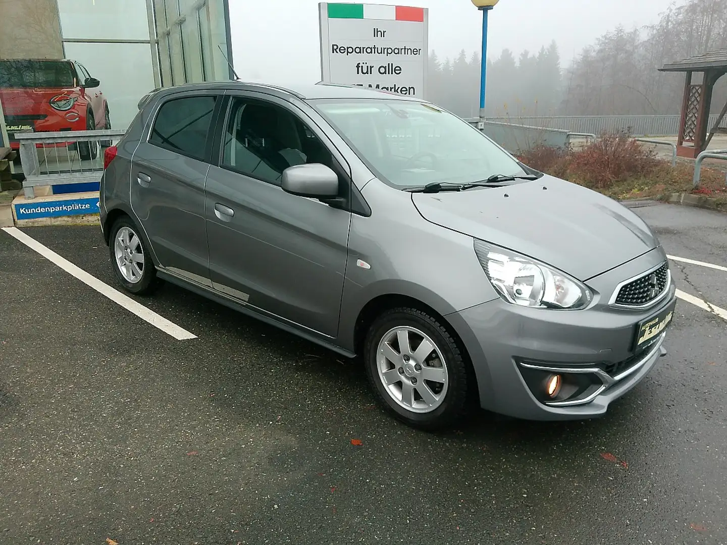 Mitsubishi Space Star 1,2 MIVEC Invite Connect AS&G Aut. CVT Silber - 2