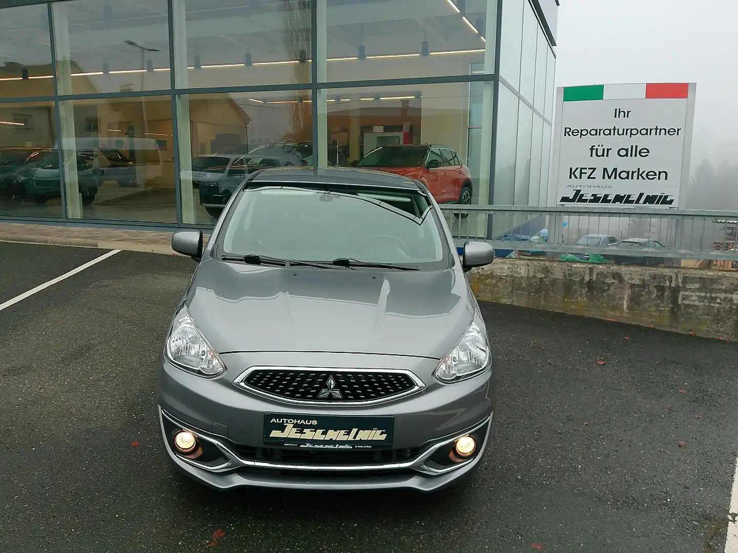 Mitsubishi Space Star 1,2 MIVEC Invite Connect AS&G Aut. CVT Silber - 1