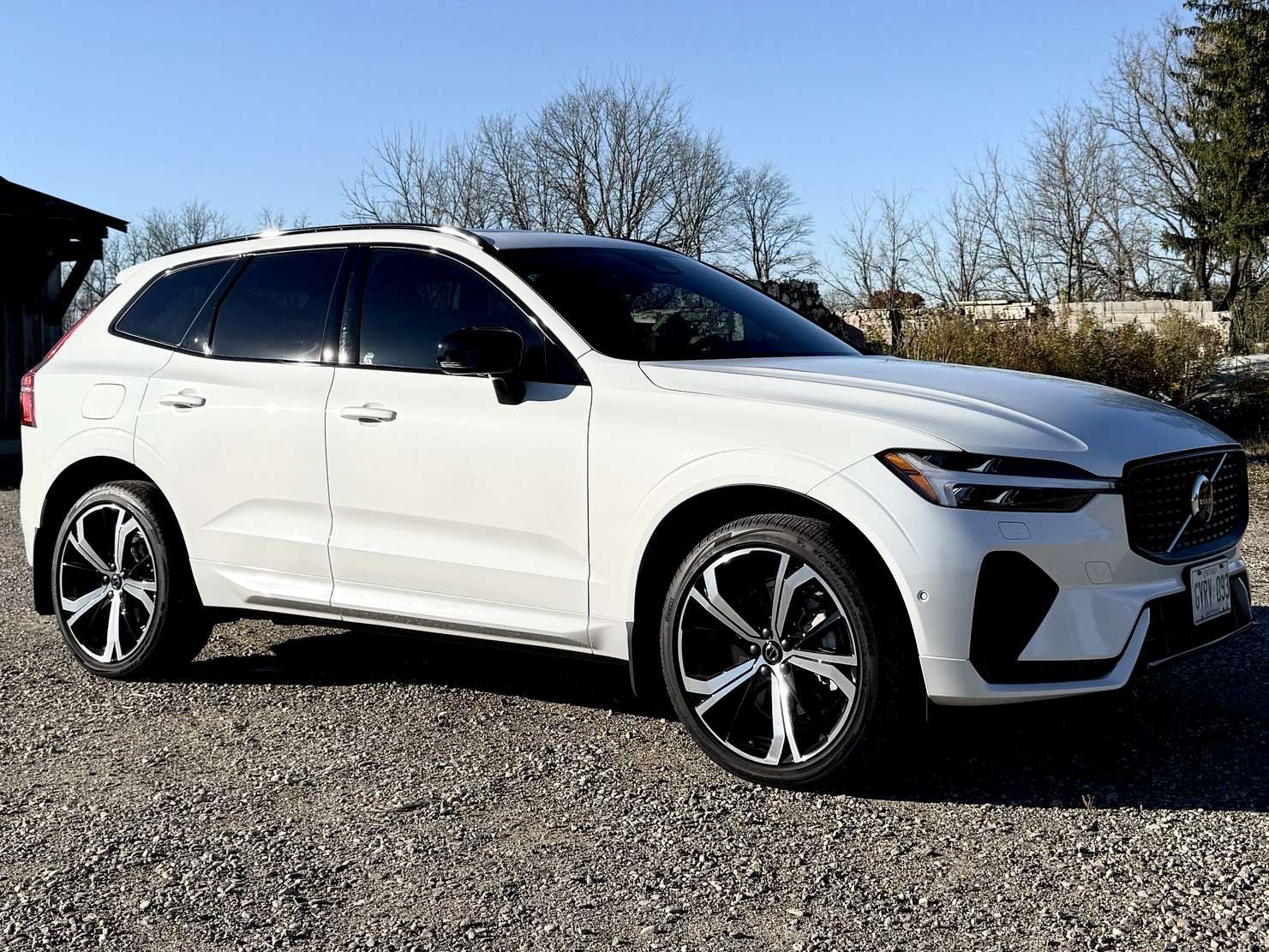 2025 Volvo XC60 T8 AWD Ultra Dark Theme