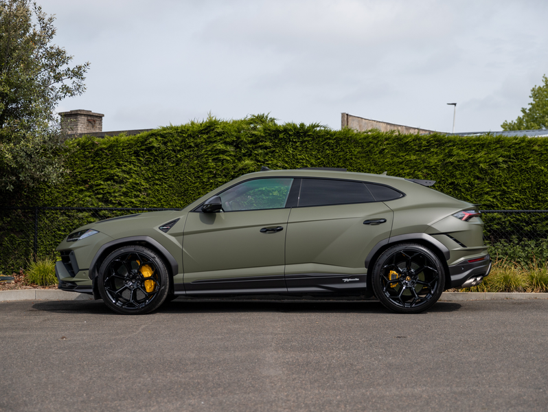 Lamborghini Urus PERFORMANTE 4.0L V8 TWIN TURBO - 'VERDE TURBINE' MATT — photo 3