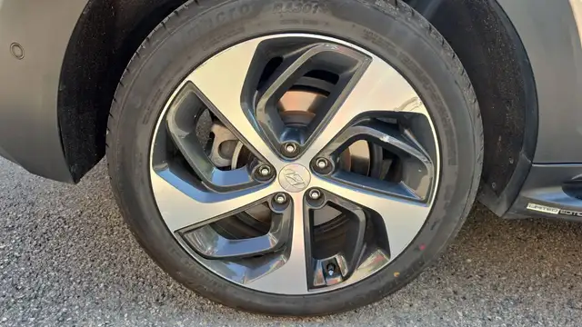 Hyundai Tucson view 16