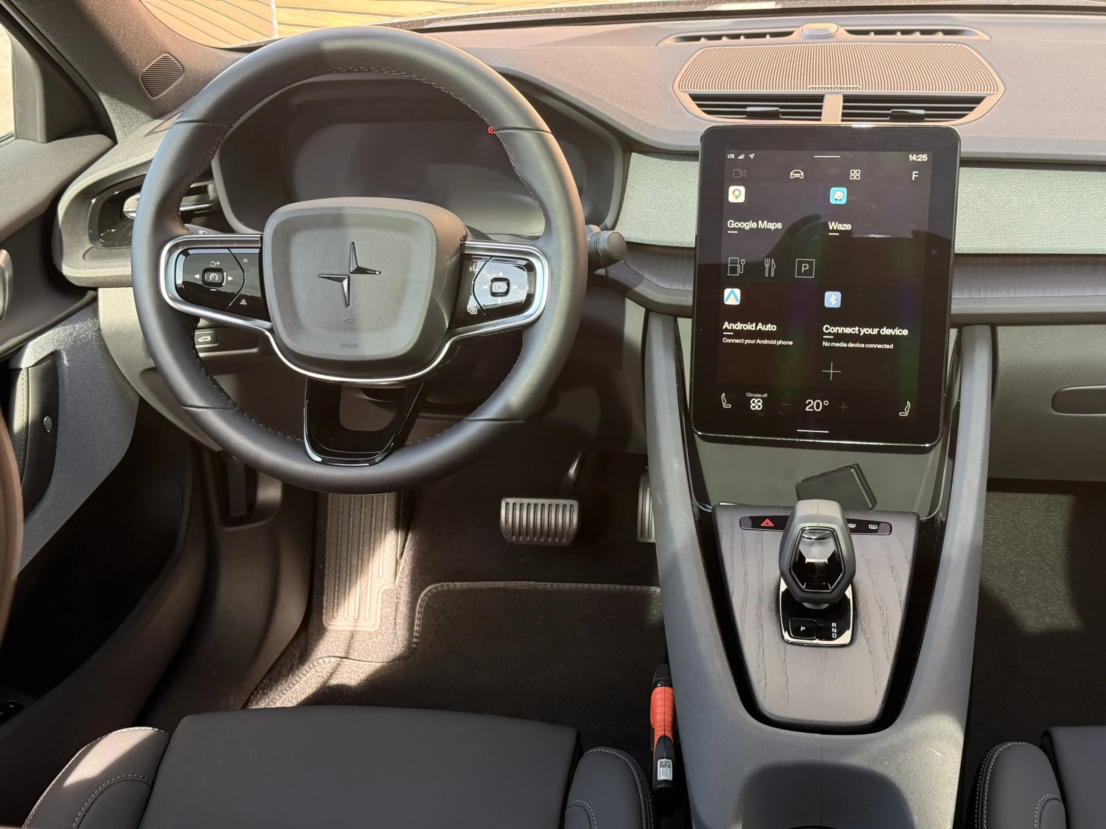 Polestar 2 Long Range Single Motor Prime 82 kWh Harman Kardon — photo 9