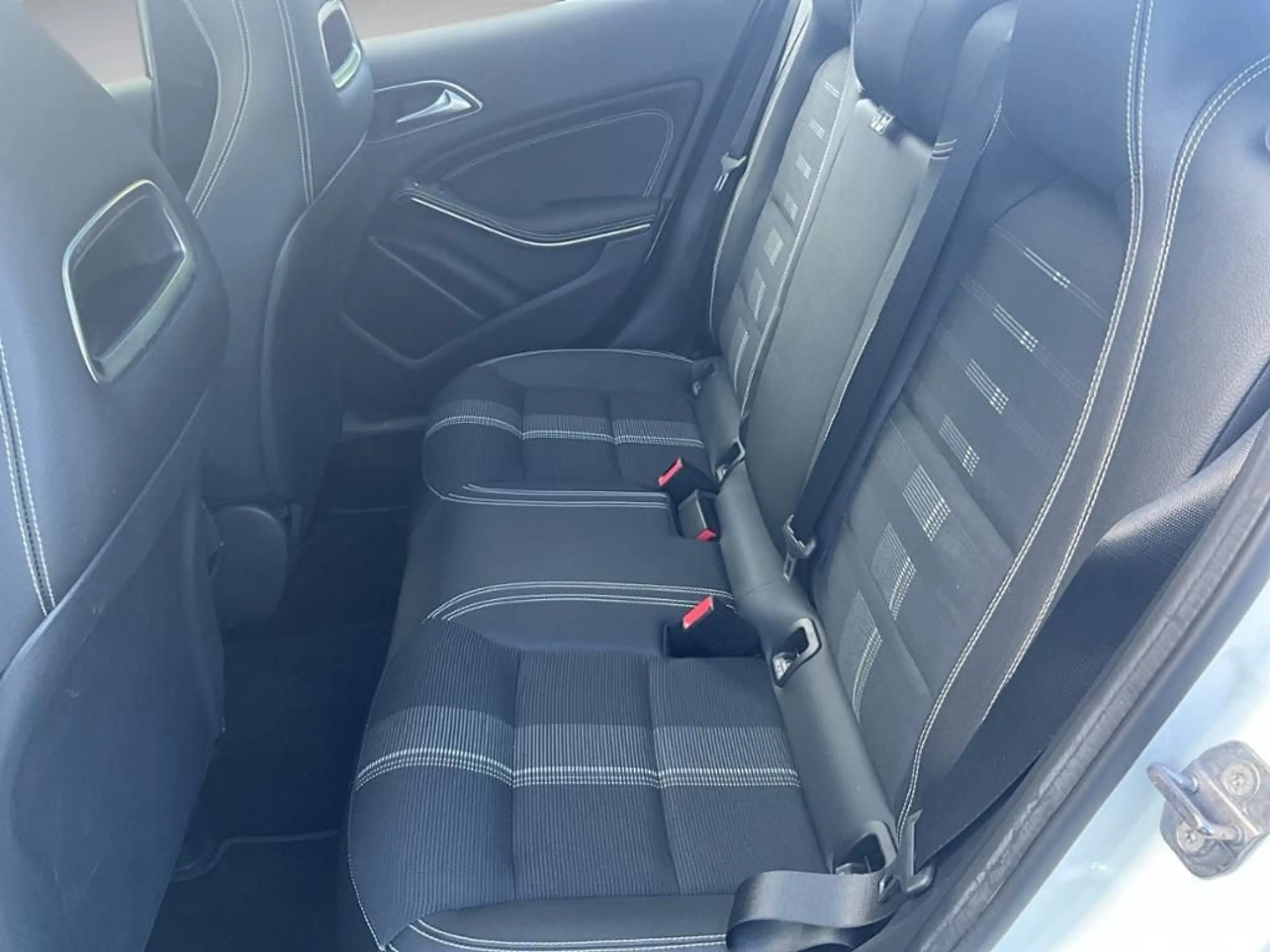 Mercedes-Benz GLA 180 Sport Utility Vehicle AUT Kam. KeyLess — photo 11