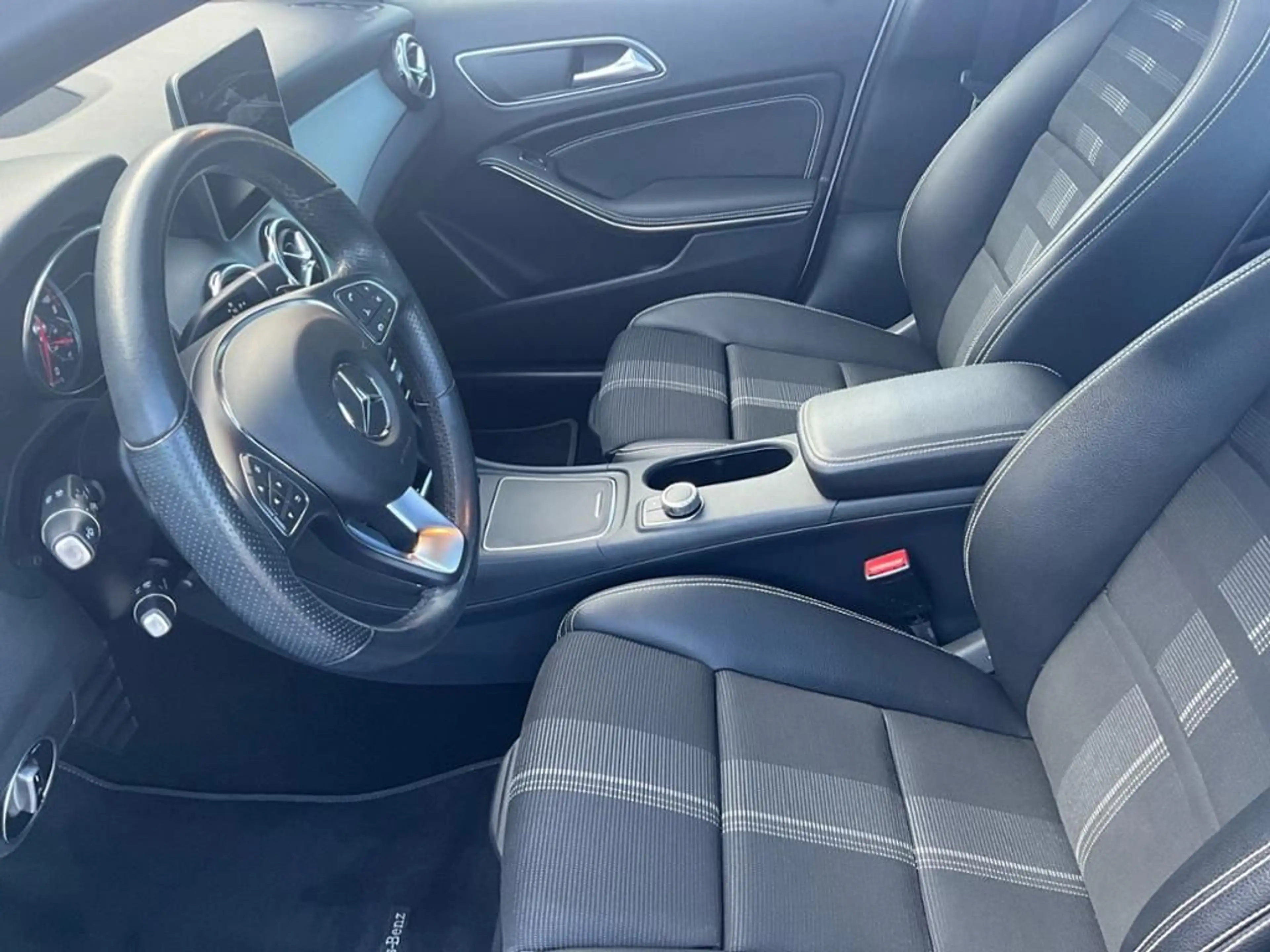 Mercedes-Benz GLA 180 Sport Utility Vehicle AUT Kam. KeyLess — photo 8